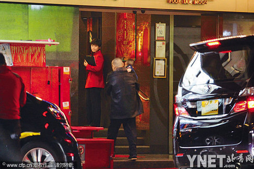 甘比和刘銮雄家人的关系(刘銮雄多少岁跟甘比在一起的)