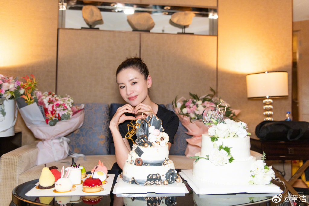 董洁为什么被人黑叫白莲花、毒蘑菇?董洁鼻