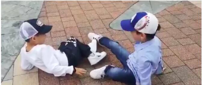 杨阳洋和小小春撞脸对比图(杨阳洋小时候照片)