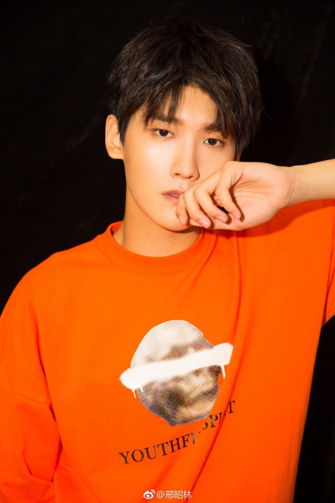 邢昭林整容前后照片(邢昭林长相有变化) 邢昭林整容前后照片(邢昭林长相有变化)