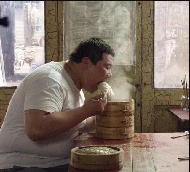 男人肚子大里面是什么是脂肪吗