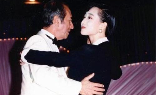 赌王的四个太太都合法吗？赌王的四个太太谁