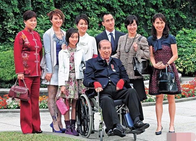 赌王的四个太太都合法吗？赌王的四个太太谁