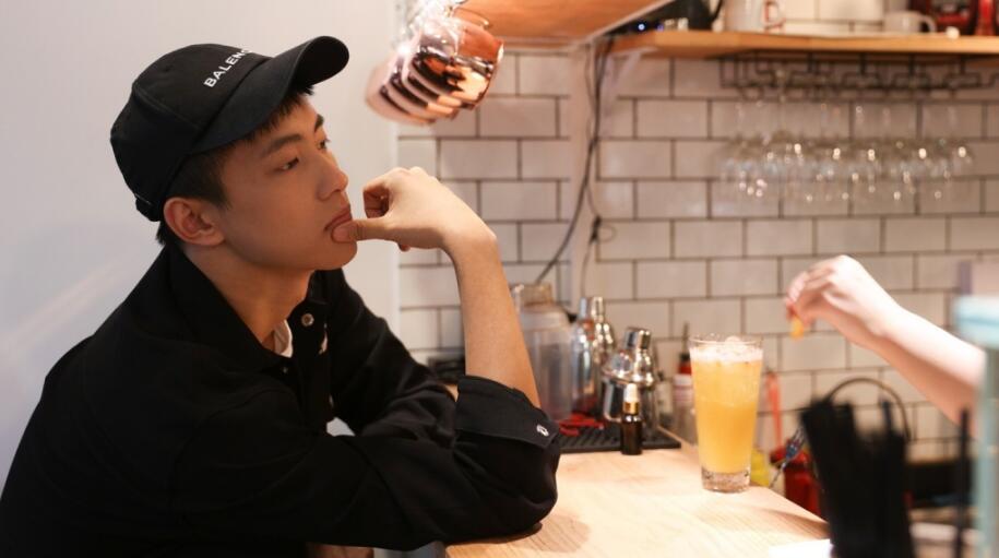 晏紫东为什么解约换经纪公司