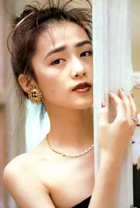 工藤静香为什么被称为日本国民妖精 工藤静香为什么被称为日本国民妖精