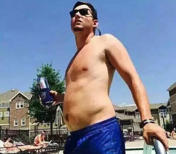 男人肚子大里面是什么是脂肪吗