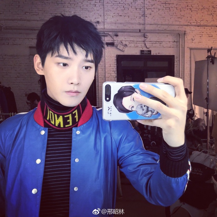 邢昭林整容前后照片(邢昭林长相有变化)