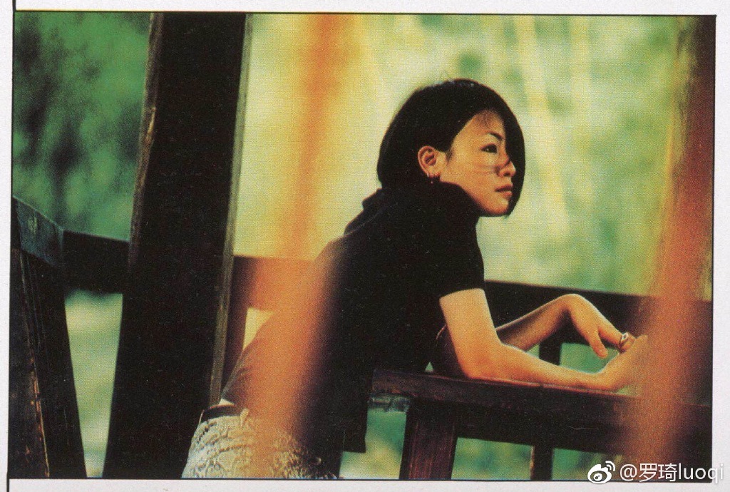 罗琦眼睛是假的吗(罗琦眼睛是什么眼睛)