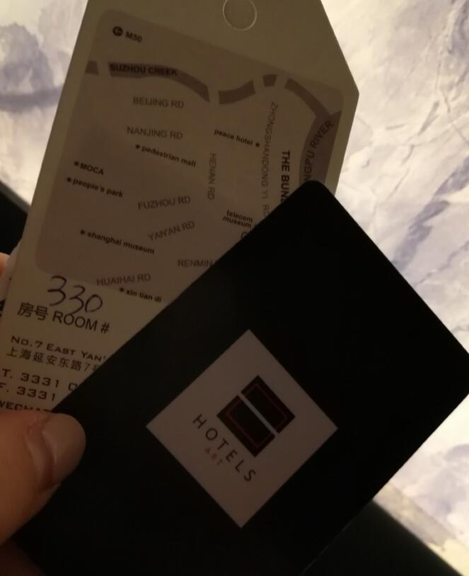 去宾馆找人不知道房号咋办(去酒店找朋友不知道房间号)