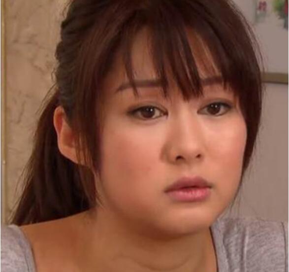 岑丽香眼睛好奇怪的感觉