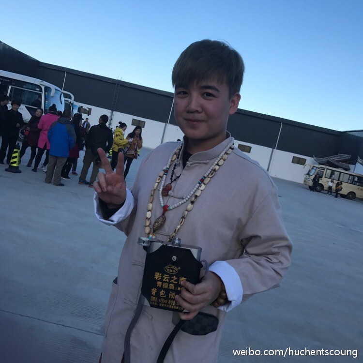 易虎臣家里出什么事了连学费都交不起 易虎臣家里出什么事了连学费都交不起