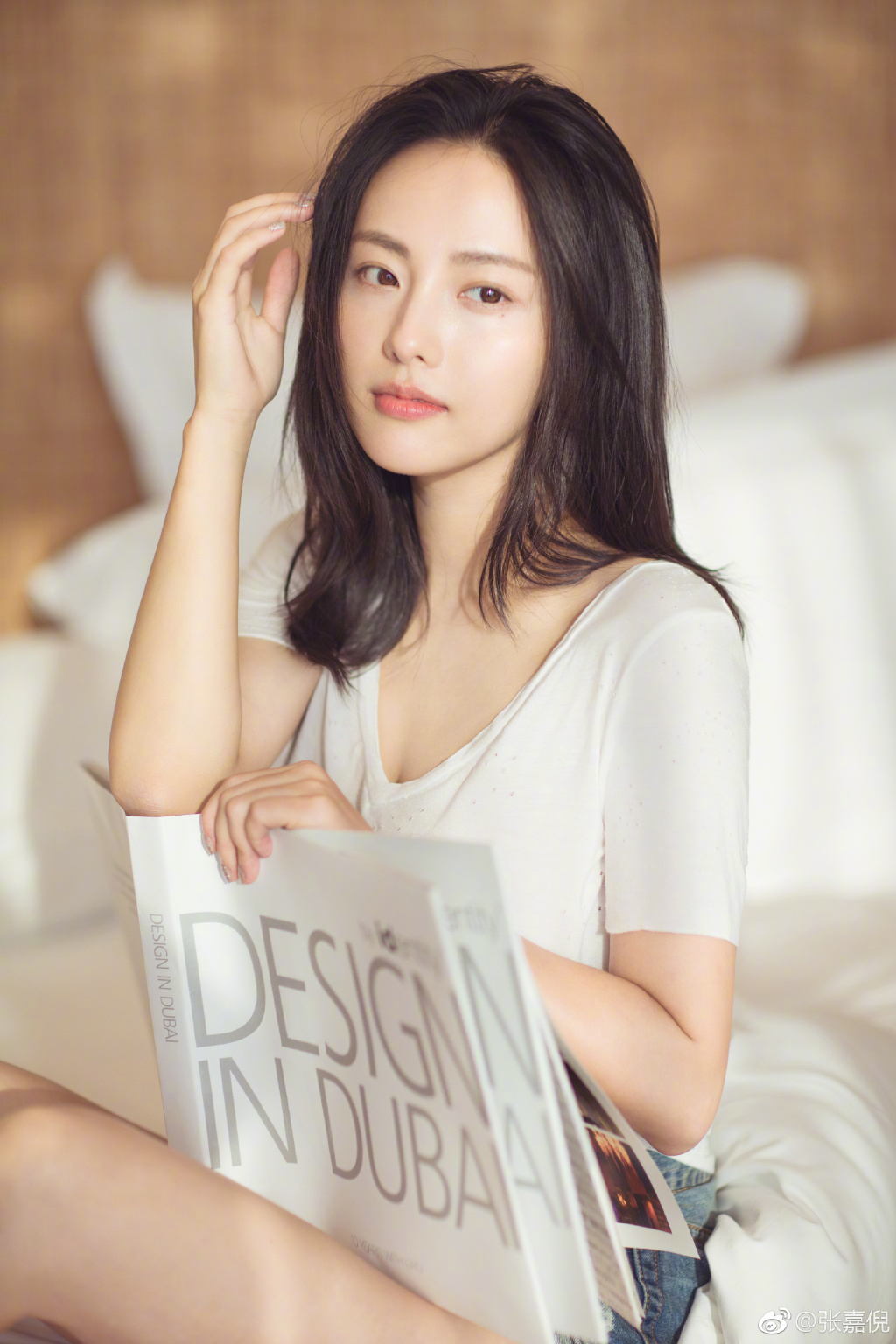 张嘉倪眼睛是不是有问题有点对眼的感觉