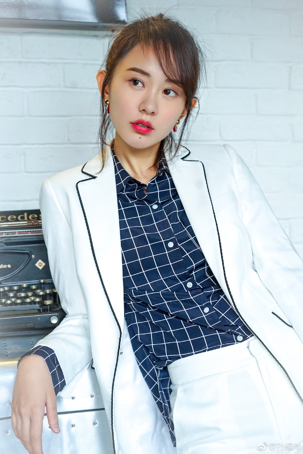 孙耀琦长得很像卓依婷图(孙耀琦长的像卓依婷)