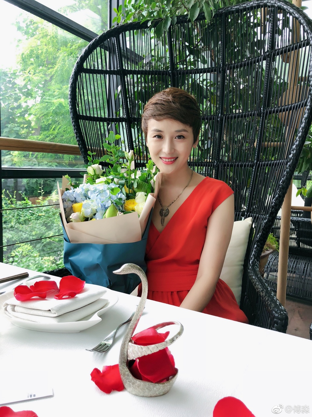 傅淼现在真正的老公是谁(现实中傅淼老公照片)