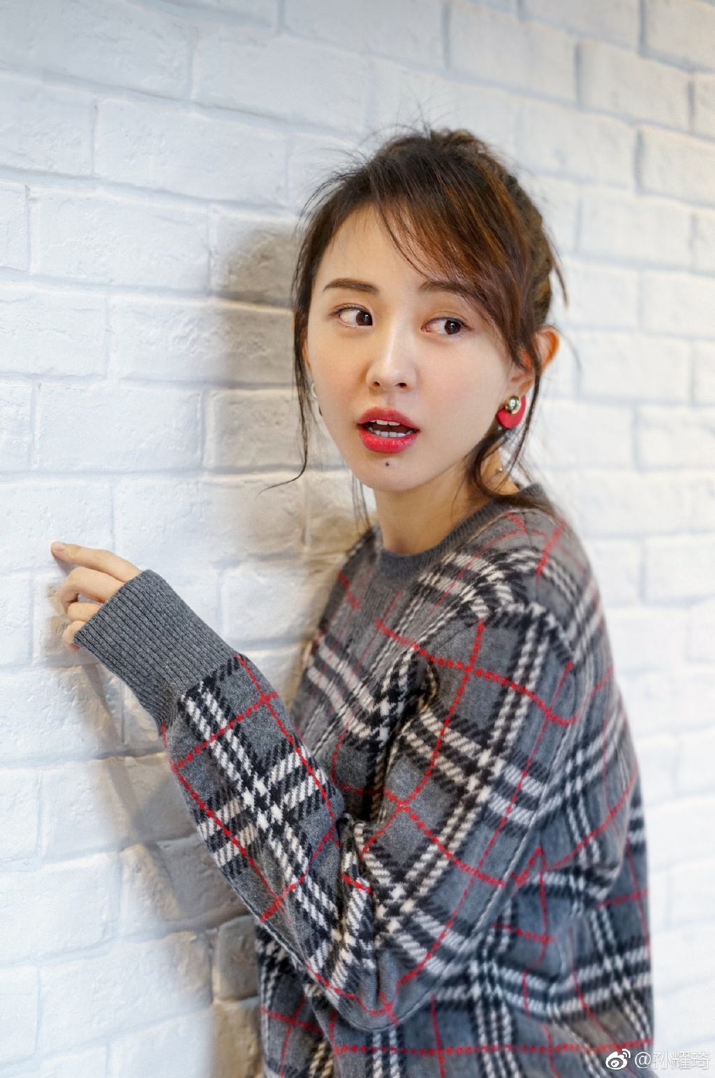 孙耀琦长得很像卓依婷图(孙耀琦长的像卓依婷)