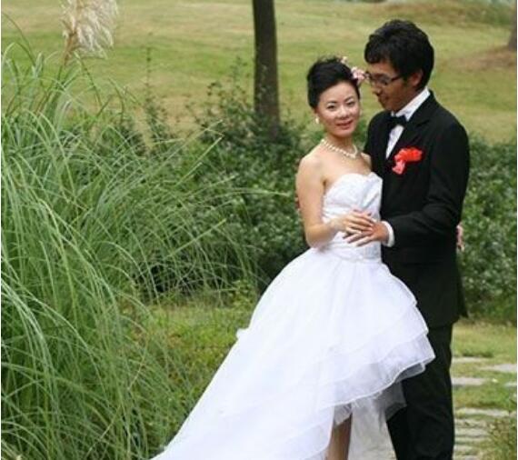 秦利鸽几几年出生的多大了？华少与妻子秦利