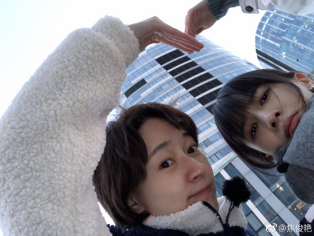 焦俊艳为什么短发不喜欢化妆(焦俊艳长发好看还是短发)