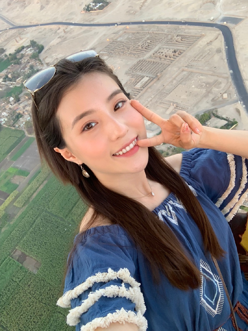 鲍天琦和佟丽娅是亲戚吗？鲍天琦为啥不红怎