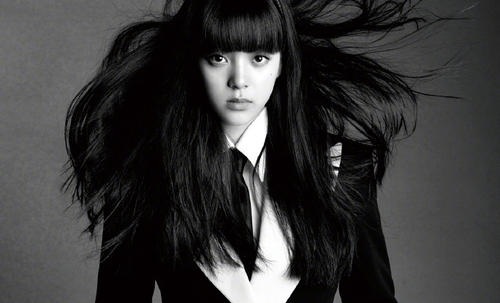 欧阳娜娜文淇齐刘海登杂志封面 欧阳娜娜文淇齐刘海登杂志封面