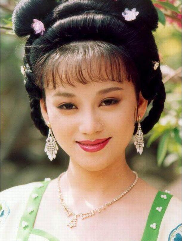 苗乙乙脸上是怎么有斑 苗乙乙脸上是怎么有斑