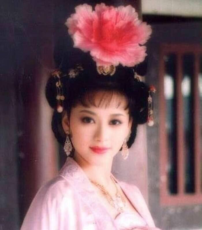 苗乙乙脸上是怎么有斑