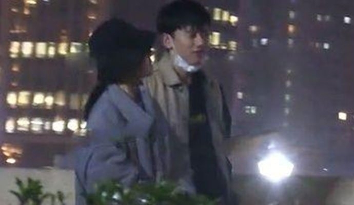 张杰回应与谢娜拥吻说了什么(张杰谢娜深吻)