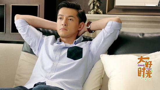 胡歌在哪个颁奖礼上摔跤？为什么胡歌那么受