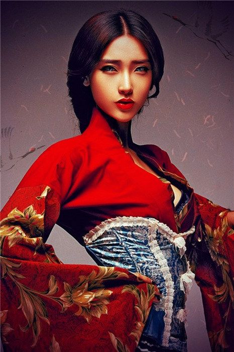 唐弋婷毕业于重庆师范大学本科、中国传媒大