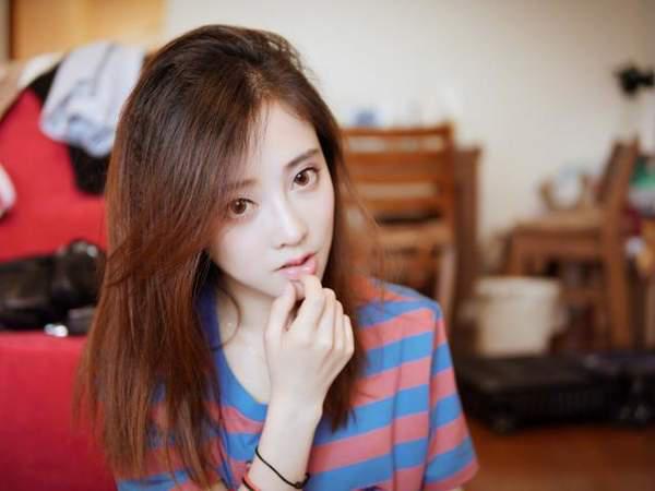 冯提莫玩吃鸡绝地求生视频(冯提莫吃鸡直播录像)