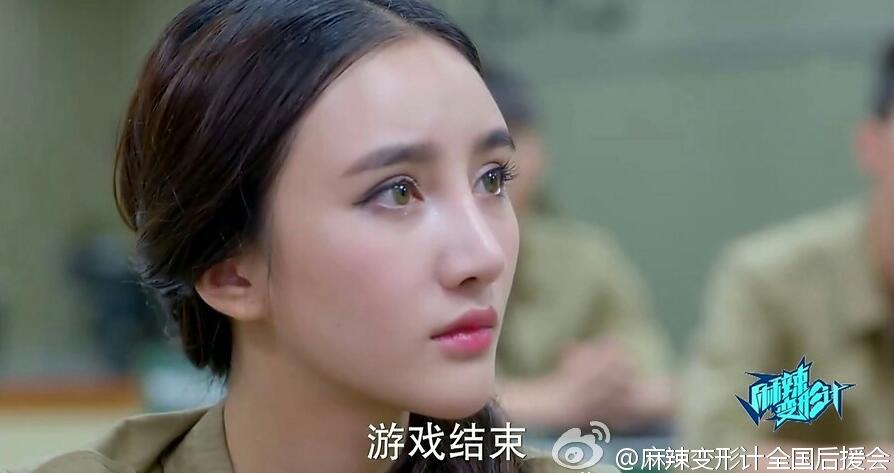 楼佳悦是混血嘛为什么是蓝眼睛