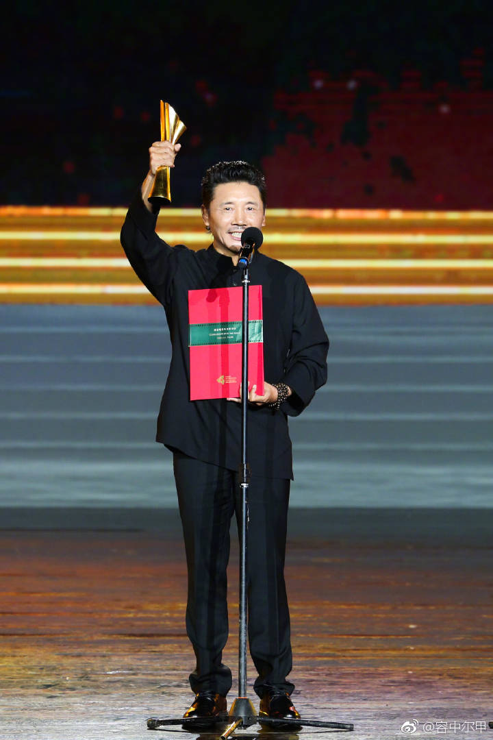 容中尔甲为什么消失歌坛不火了(容中尔甲成名歌曲是哪首?)