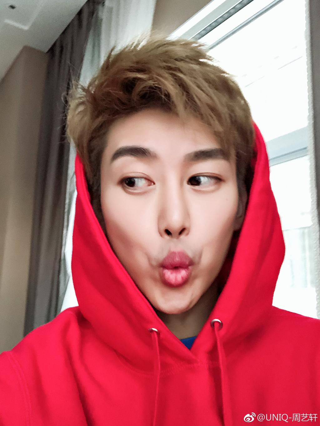 周艺轩请枪手什么意思?周艺轩和吴亦凡认识