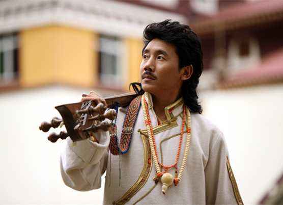 容中尔甲为什么消失歌坛不火了(容中尔甲成名歌曲是哪首?)