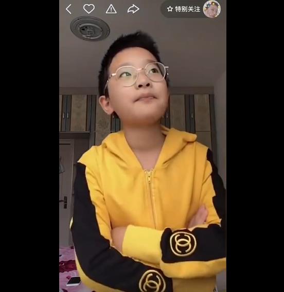 钟美美多大了是哪里人(钟美美是女孩吗) 钟美美多大了是哪里人(钟美美是女孩吗)