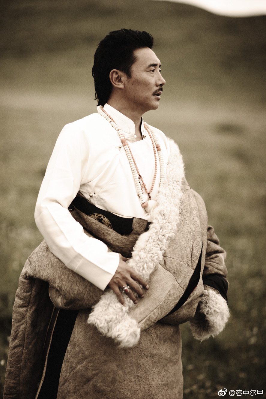 容中尔甲为什么消失歌坛不火了(容中尔甲成名歌曲是哪首?)