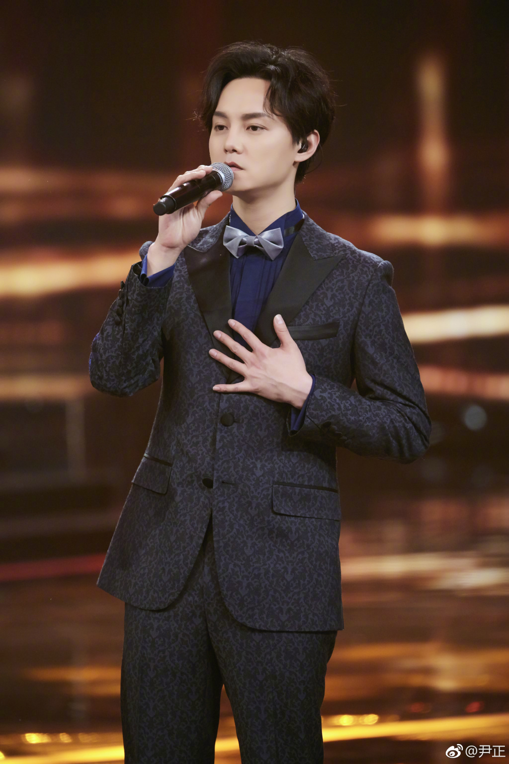 尹正的鼻子是假的吗怎么透光(尹正鼻子做过吗)