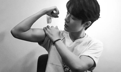 肖战一次性做了65个俯卧撑(肖战一次性做65个俯卧撑是什么水平)