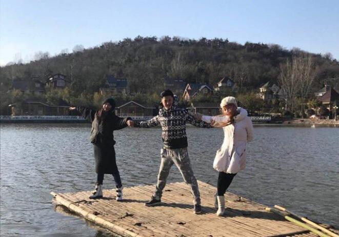 云飞前妻高月的生活照(云飞第一任妻子高月照片)