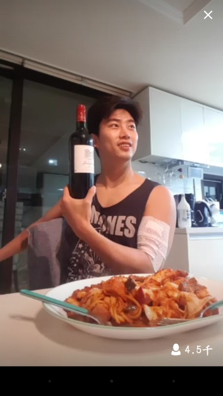 玉泽演为什么叫玉猫?玉泽演手臂疤痕怎么回 玉泽演为什么叫玉猫?玉泽演手臂疤痕怎么回