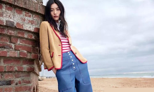 刘雯裸色水钻裙尽显超模气质(刘雯穿吊带长裙) 刘雯裸色水钻裙尽显超模气质(刘雯穿吊带长裙)