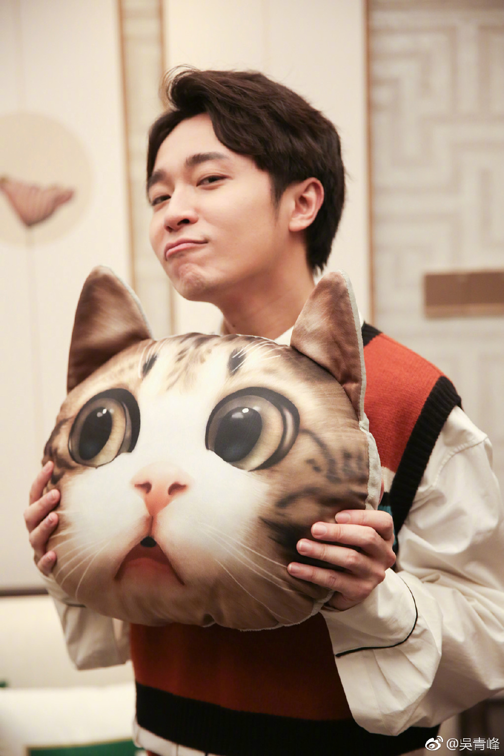 吴青峰为什么叫轰轰、574?晴天娃娃吴青