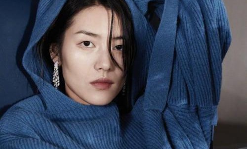 刘雯裸色水钻裙尽显超模气质(刘雯穿吊带长裙) 刘雯裸色水钻裙尽显超模气质(刘雯穿吊带长裙)