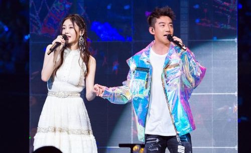 郑恺苗苗好甜自曝最大愿望生二胎(苗苗郑恺的宝宝)