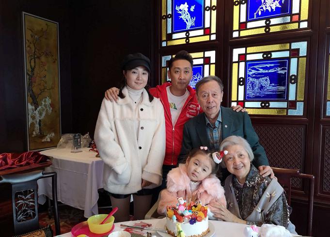 黄俊英妻子是谁(黄俊英的儿子)