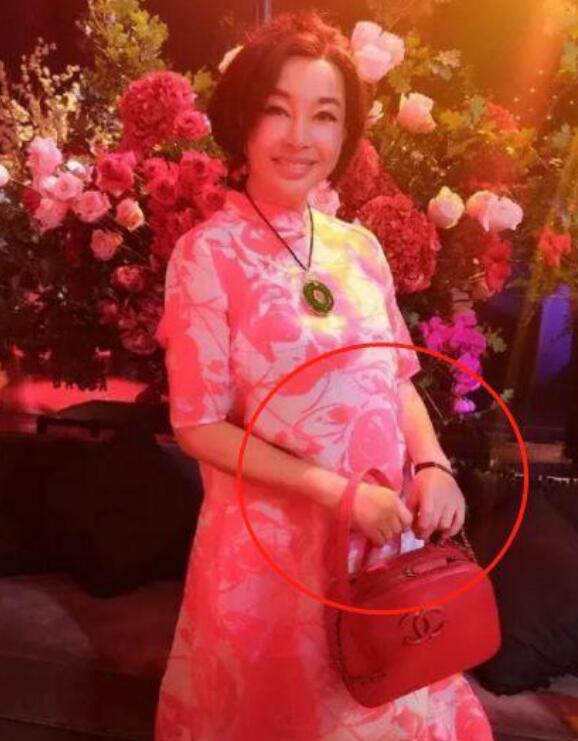 刘晓庆坐了多久牢(刘晓庆当年做了几年牢)