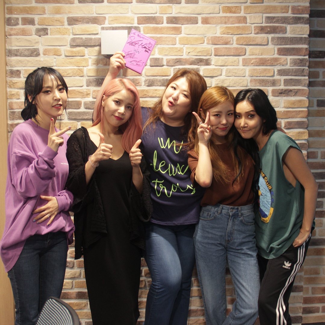 文星伊是拉拉吗?文星伊左手为什么受伤 文星伊是拉拉吗?文星伊左手为什么受伤