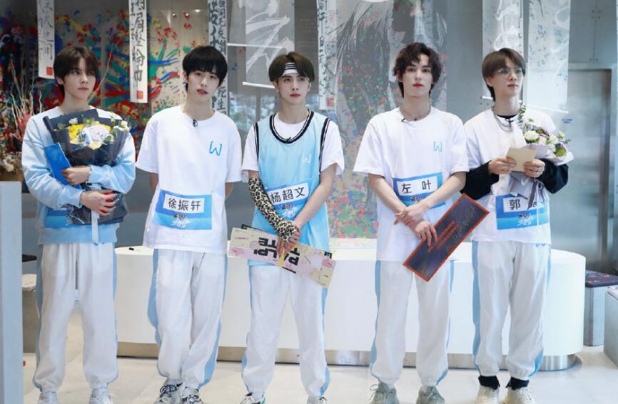 杨超文和杨超越是什么关系(杨超越本人)