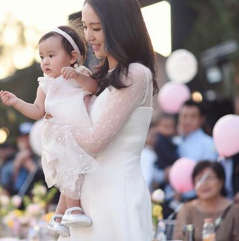 现在董璇为什么没有导演敢用她(董璇是干啥的) 现在董璇为什么没有导演敢用她(董璇是干啥的)