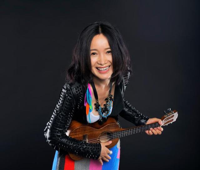 斯琴格日乐年轻时的照片(斯琴格日乐小时候)