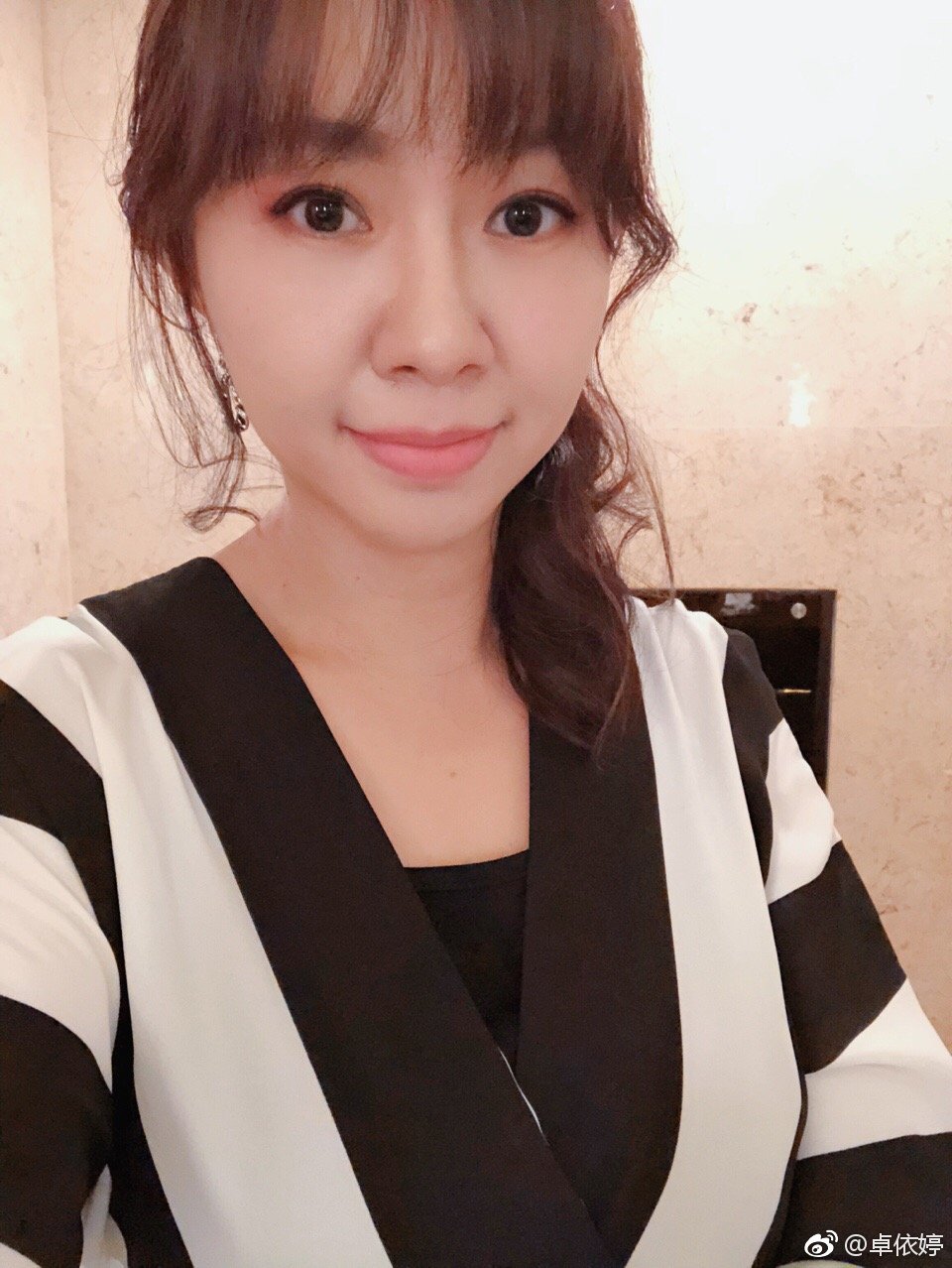 现在的卓依婷不像本人是假的?卓依婷为什么